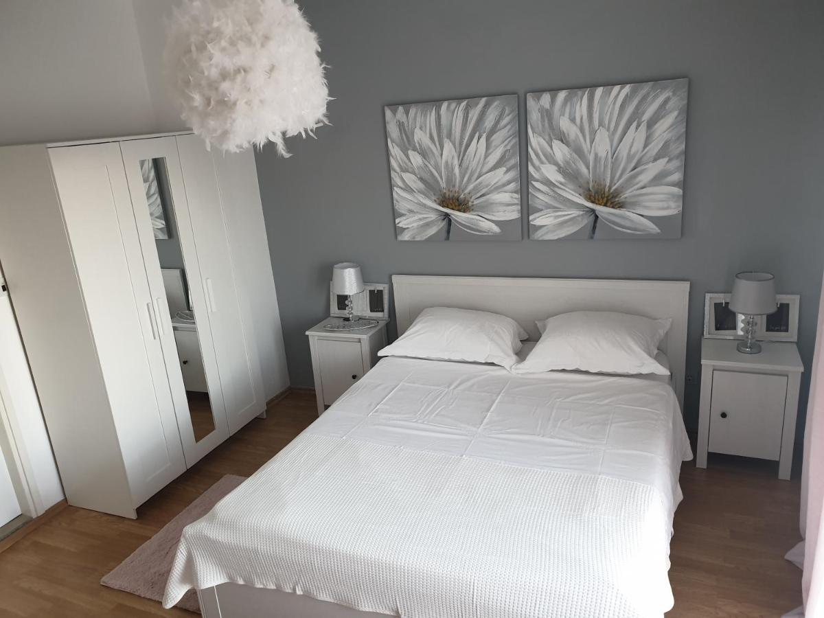 Apartments Mare Банёл Экстерьер фото