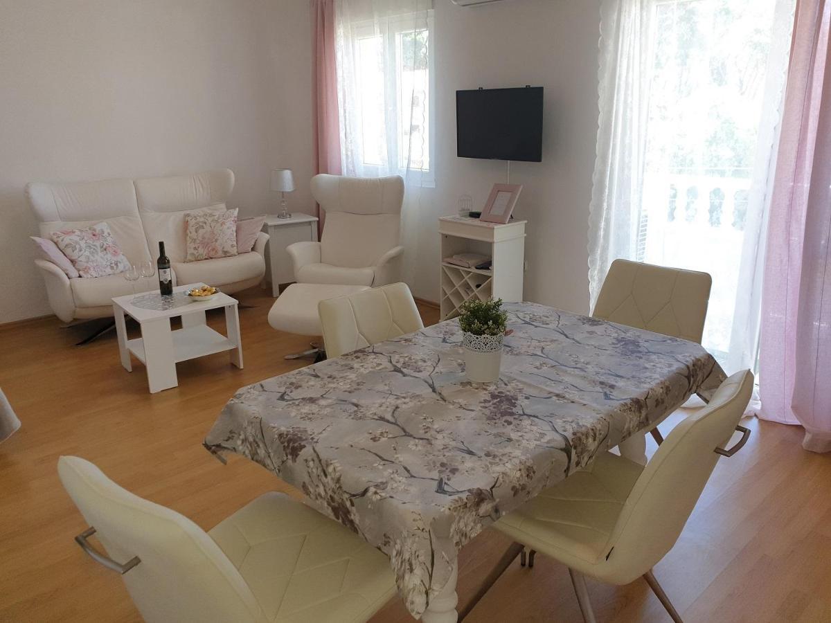 Apartments Mare Банёл Экстерьер фото