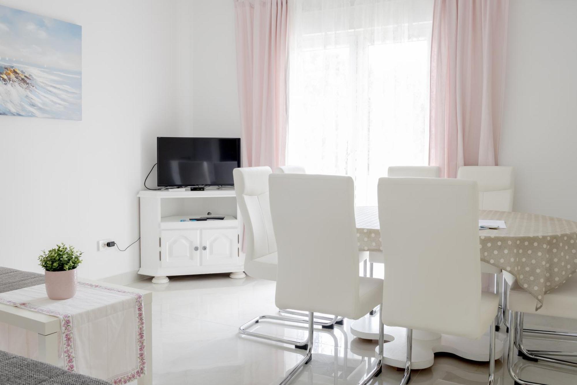 Apartments Mare Банёл Экстерьер фото